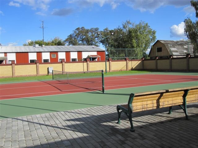 Теннисная площадка